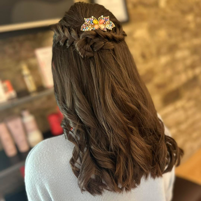 E L E G AN T H A L F U P D O https://hairbyelliec.co.uk/ Bridal hair for my beautiful best friend #brides #bridalhair #bridalhairstylist #haircare #hairstylist #hairperfection #loosecurls #bride #2025bride #wedding #weddinghair #weddinghairstylist #smallbusinesssupportingsmallbusiness #salonowner #yeovil #smallbusinessowners