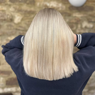 P E A R L Y V A N I L L A B L O N D E BOOK NOW:https://hairbyelliec.co.uk/ #summerhair #texturedblonde #beachhair #pearlblonde #foryoupage #hairstylists #selfemployed #hairartist #somerset #sherborne #yeovil #dorchester