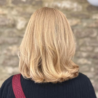S O F T T E X T U R E D C U T B L O W D R Y BOOK NOW:https://hairbyelliec.co.uk/ #summerhair #bobhaircut #brunettes #blondes #hairstylist #hairtransformation #fyp #yeovil #localhairsalon #localhairstylists #cutblowdry #selfemployed #selfemployedlife #hairartist #colourspecialist #yeovil #cutandblowdry #cutandcurl #somerset #hairstyle