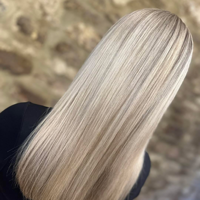 P E A R L Y B L O N D E https://hairbyelliec.co.uk/ #yeovilhair #yeovilhairsalon #yeovilhairdresser #hairinspo #yeovil #sherborne #instablonde #blondespecialist #rentachairsalons #nstahair #instareel #behindthechair #fyp #christmas #christmashair